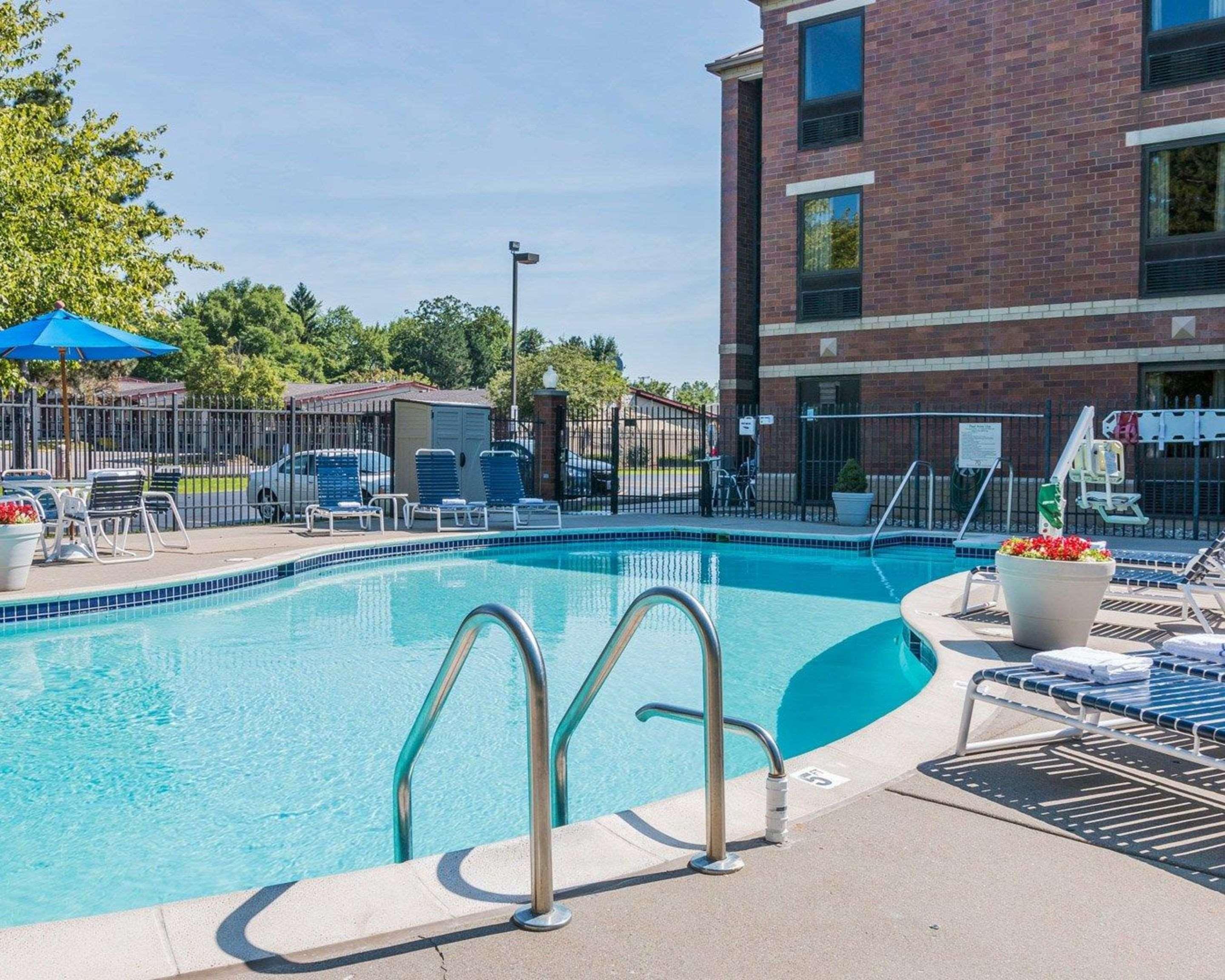 Quality Inn Auburn Hills - Detroit North Exteriör bild